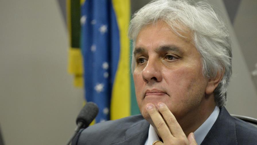 Senado destituye exjefe oficialista que implicó a Rousseff en caso Petrobras