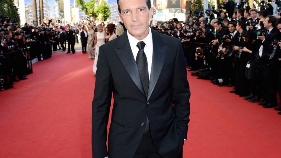 Antonio Banderas será una vieja gloria del rock en la comedia de acción “Salty” 