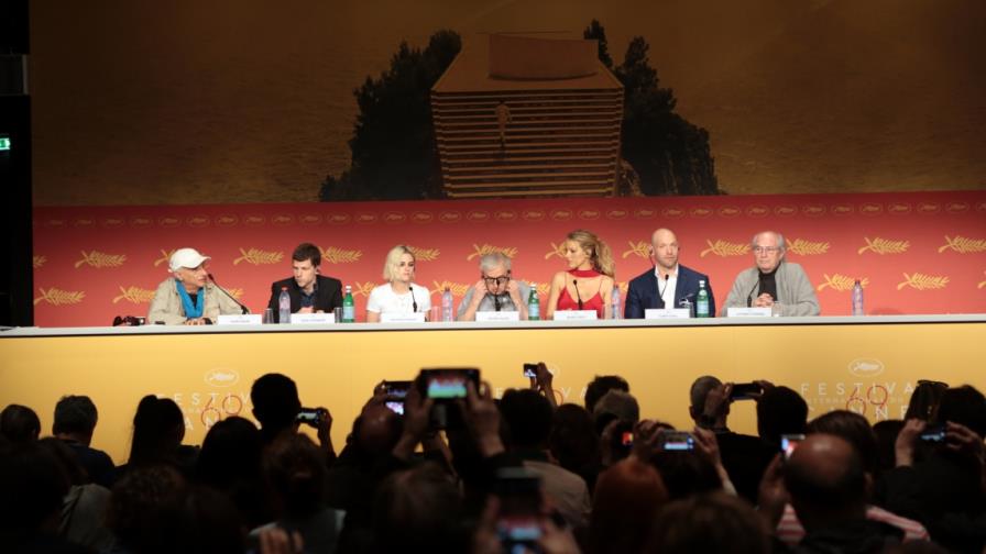 Tres nubarrones el día de la inauguración del Festival de Cannes