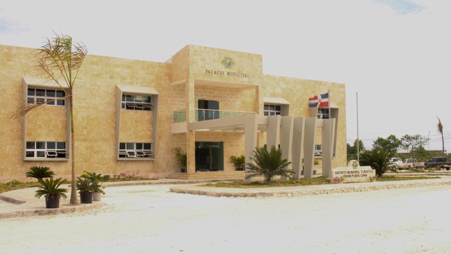 Vecinos de comunidad Verón estrenan palacio municipal