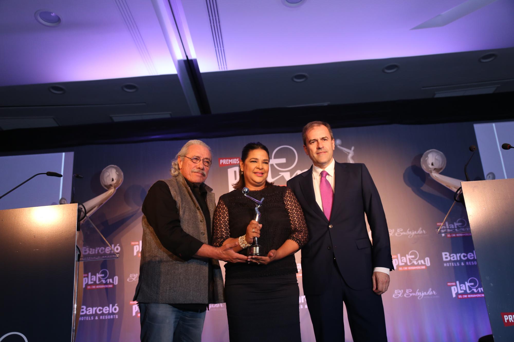 Edward James Olmos, Yvette Marichal y Miguel Angel Benzal. 