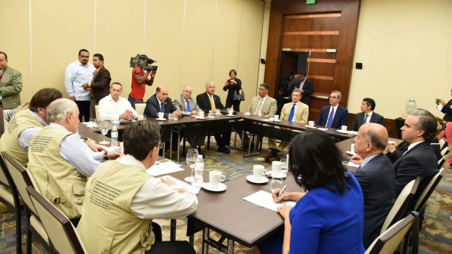 Misión de observadores de la OEA se reúne con candidatos de la oposición 
