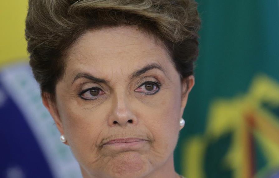 Dilma Rousseff es notificada y queda oficialmente suspendida del cargo