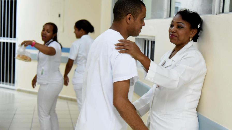 Enfermeras celebran su día entre precariedades