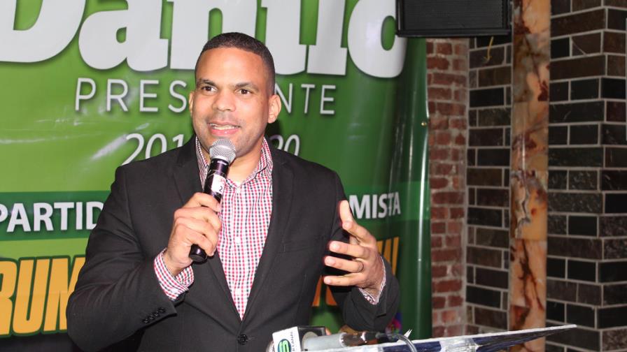 Dirigente del PLD llama a votar temprano por Danilo Medina 