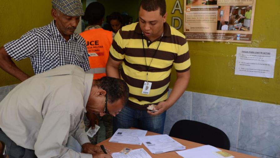 Centros de cedulación estarán abiertos hasta las 6:00 de la tarde del viernes emitiendo cédulas 