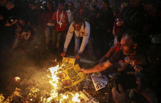 Manifestantes protestan contra Michel Temer en su cuna política