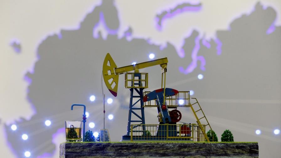 El petróleo de Texas abre con un descenso del 1.37 % hasta 46.06 dólares