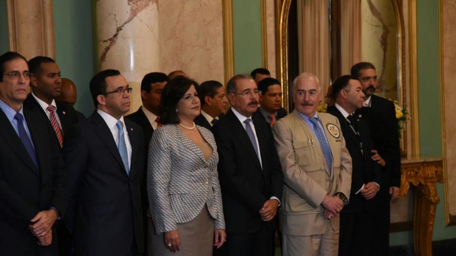 Presidente Medina recibe en el Palacio Nacional a los observadores electorales