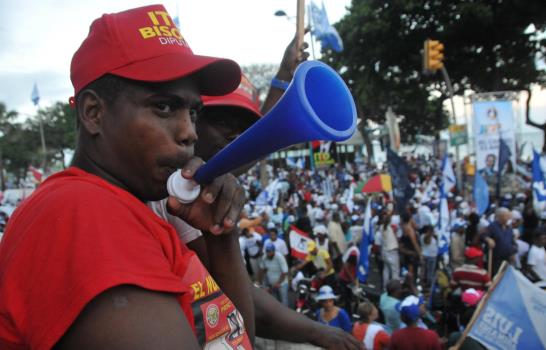 Luis Abinader cierra con acto masivo