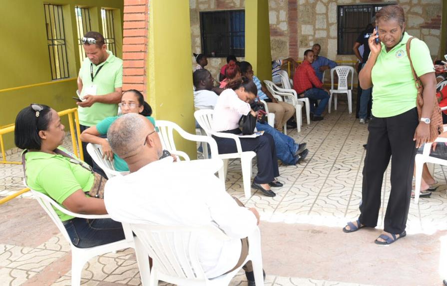 Reparto de material de las valijas confronta dificultades en Santo Domingo Norte