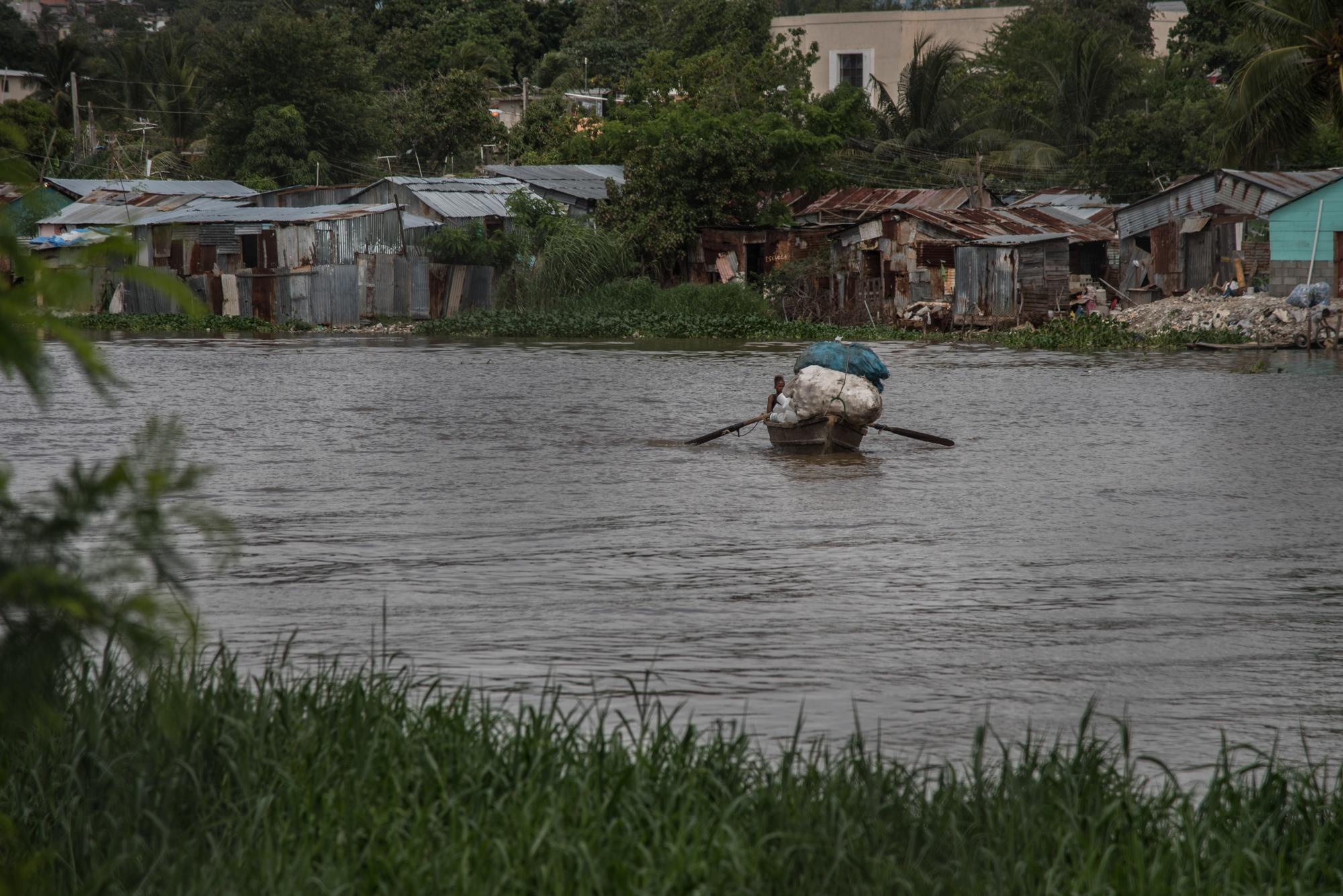 Durante el día las yolas siguen llegando desde diferentes puntos.