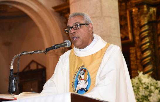 Iglesia Católica conmemora el día de la virgen de Fátima