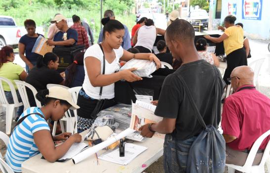 Juntas electorales reparten las valijas y afinan detalles colegios