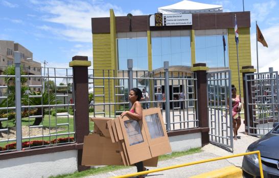 Juntas electorales reparten las valijas y afinan detalles colegios