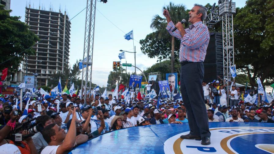 Abinader pide a los abstencionistas “que hagan el cambio”