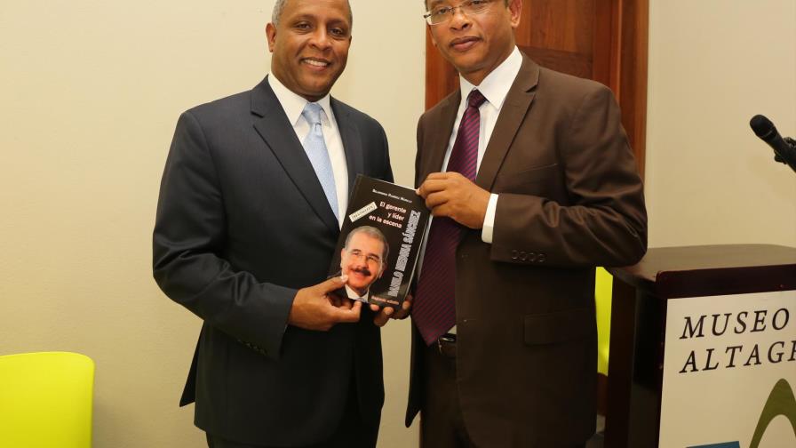 Circula nueva obra “Danilo Medina Sánchez, el Gerente y Líder en la Escena”