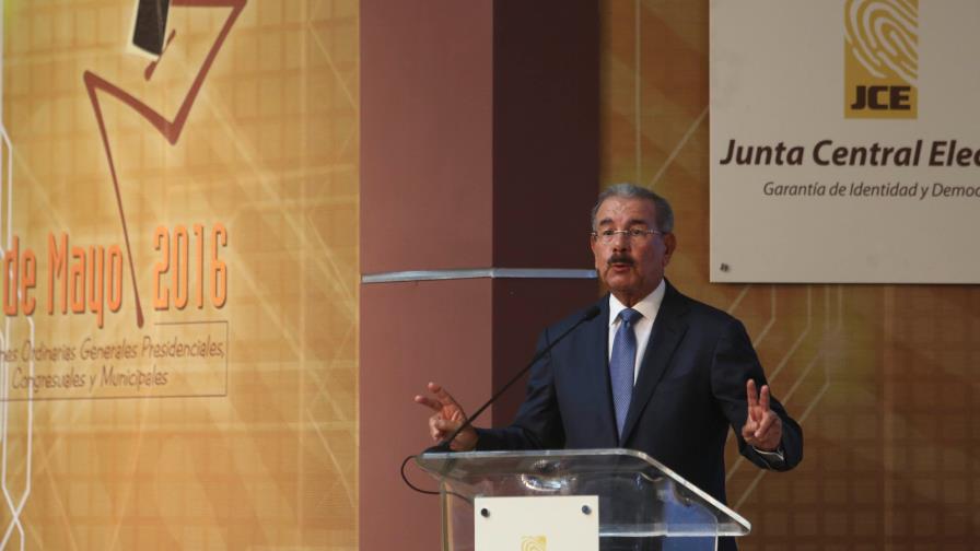 Danilo Medina dice con conteo manual y electrónico los resultados serán confiables Danilo Medina dice con conteo manual y electrónico los resultados serán confiables