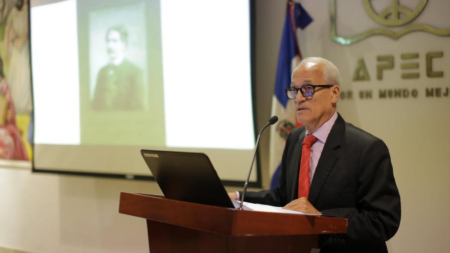 Andrés L. Mateo pone a circular su nueva obra