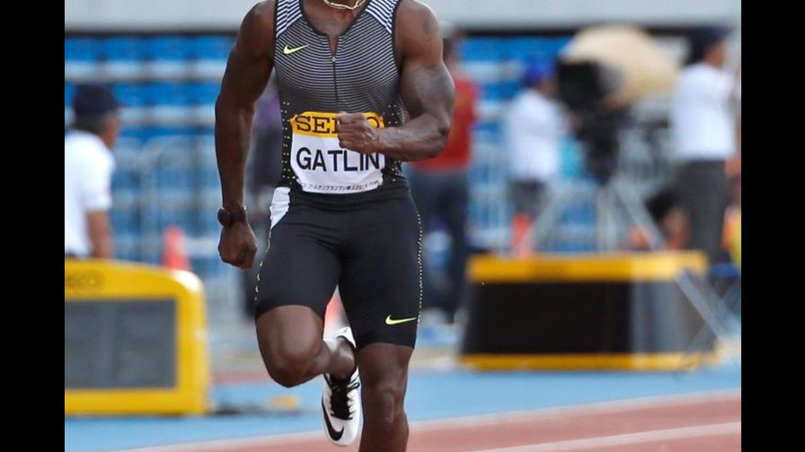 Justin Gatlin domina los 100 metros en la Liga Diamante de Shangai 