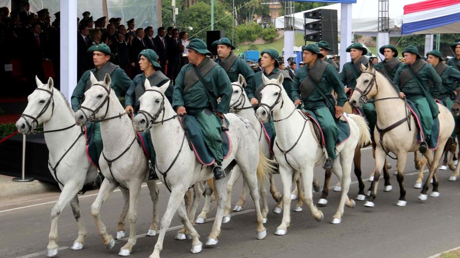 Banderas e historia se unen para festejar 205 años de independencia paraguaya