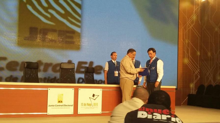 Unasur entrega el primer informe del proceso electoral a la JCE 