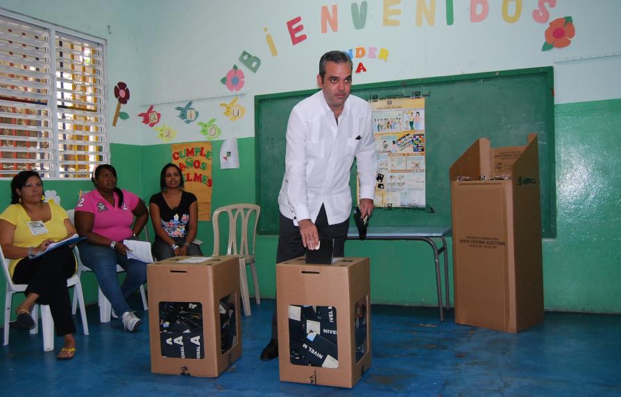 Luis Abinader y candidatos del PRM votarán desde primeras horas de la mañana