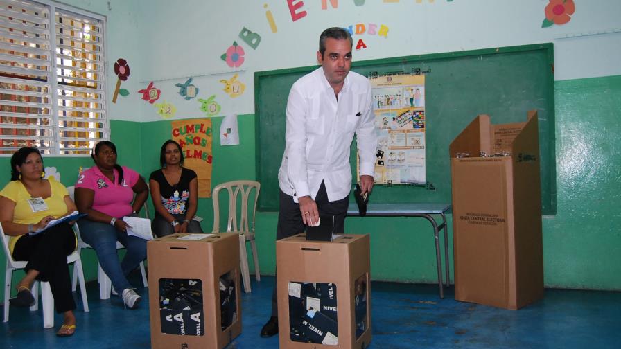 Luis Abinader y candidatos del PRM votarán desde primeras horas de la mañana