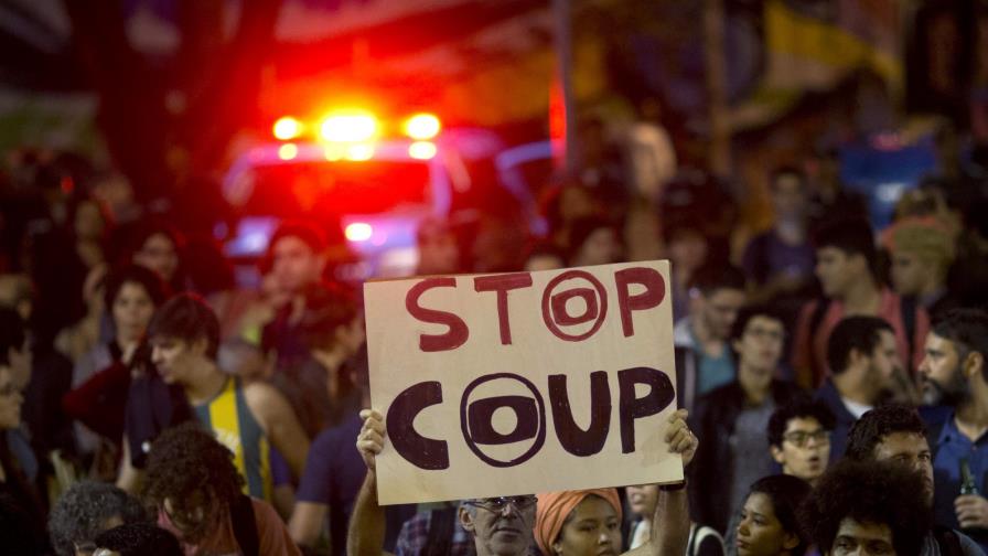 Brasil, un “impávido coloso” con dos presidentes y una crisis descomunal Brasil, un “impávido coloso” con dos presidentes y una crisis descomunal