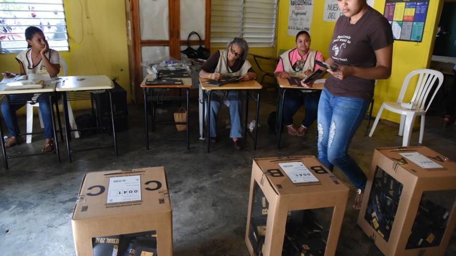 Votaciones se desarrollan con normalidad en Montecristi Votaciones se desarrollan con normalidad en Montecristi
