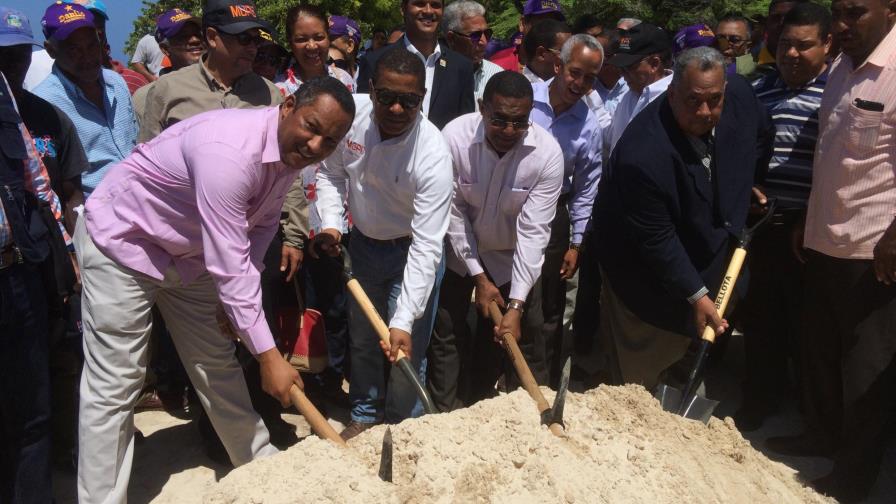 Obras Públicas inicia corredor Pedernales