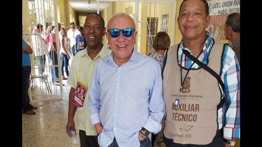 Personalidades del espectáculo ejercen su derecho al voto