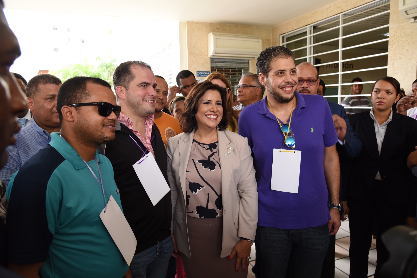 La vicepresidenta se fotografía tras votar.