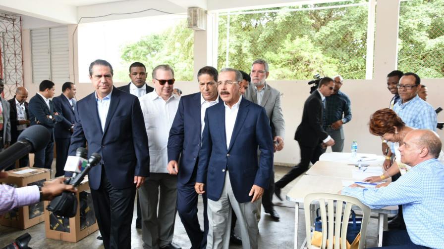Danilo Medina considera que la renuncia de los técnicos “es una irresponsabilidad”