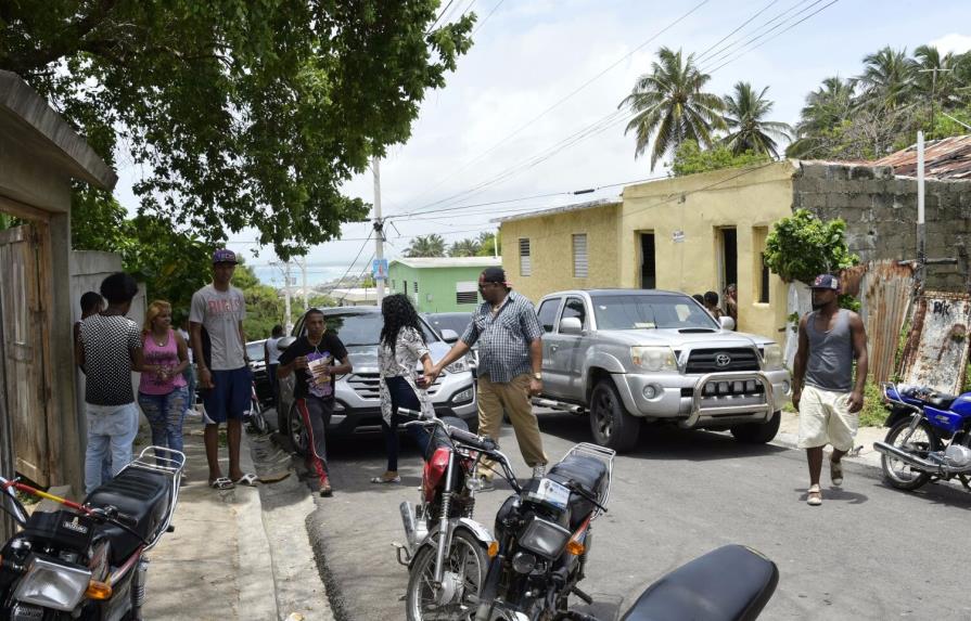 Hombres armados intimidan votantes en Enriquillo, Barahona