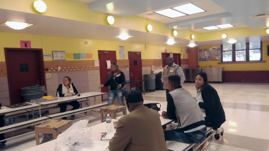 Fallas técnicas demoraron elecciones en Nueva York y forzaron al método convencional 
