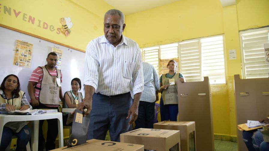 Senador de Barahona pide más control de la Policía Electoral tras tiroteos en recinto