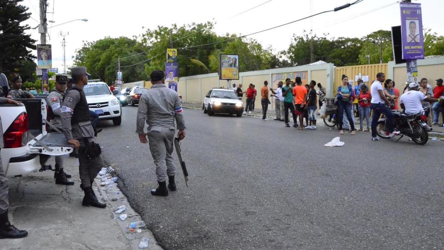 Reportan un herido cerca de un colegio electoral en Santiago