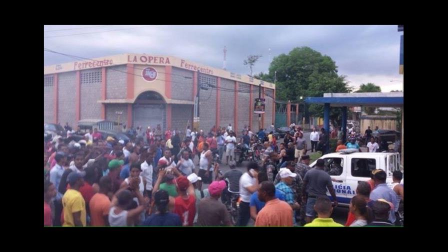 Queman vehículo de la Junta Central Electoral en Bonao