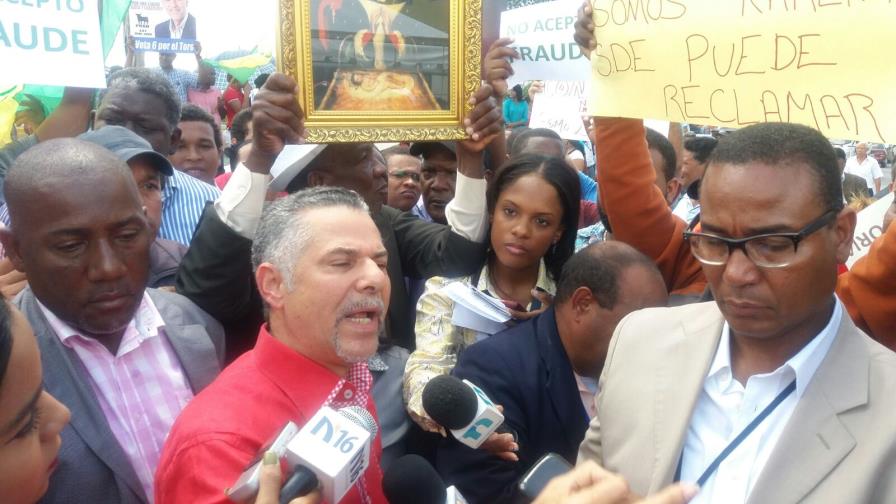 En Santo Domingo Este revisan actas descuadradas