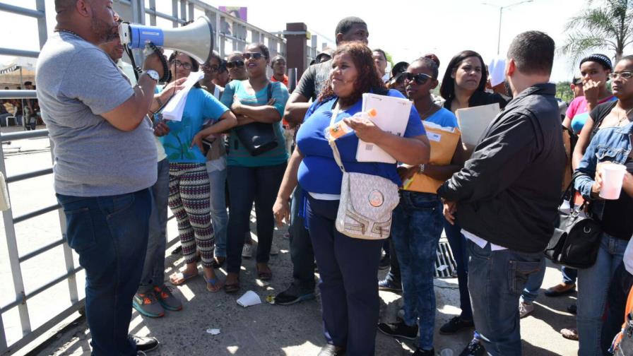 Auxiliares técnicos que trabajaron en comicios reclaman pago 