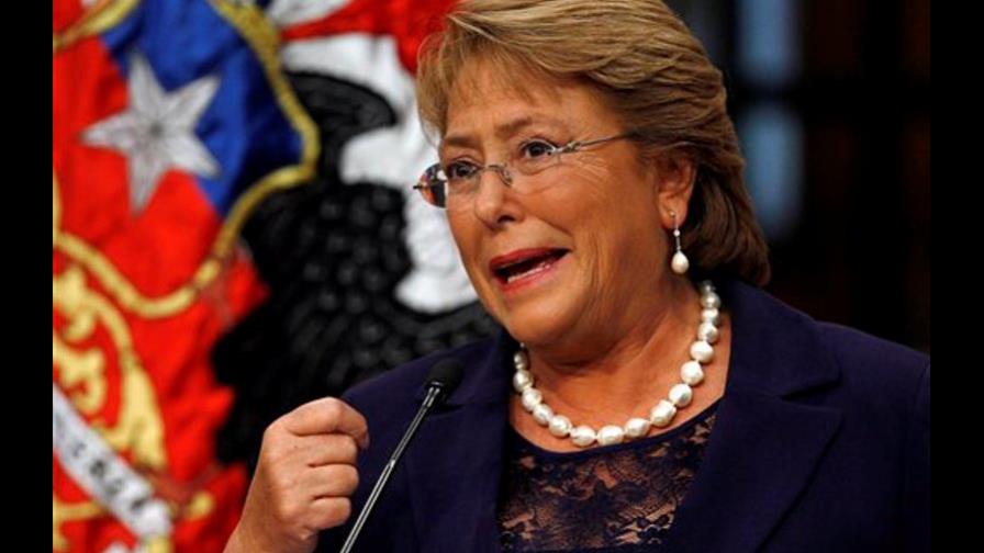 Bachelet visita en hospital a mujer a la que le arrancaron los ojos