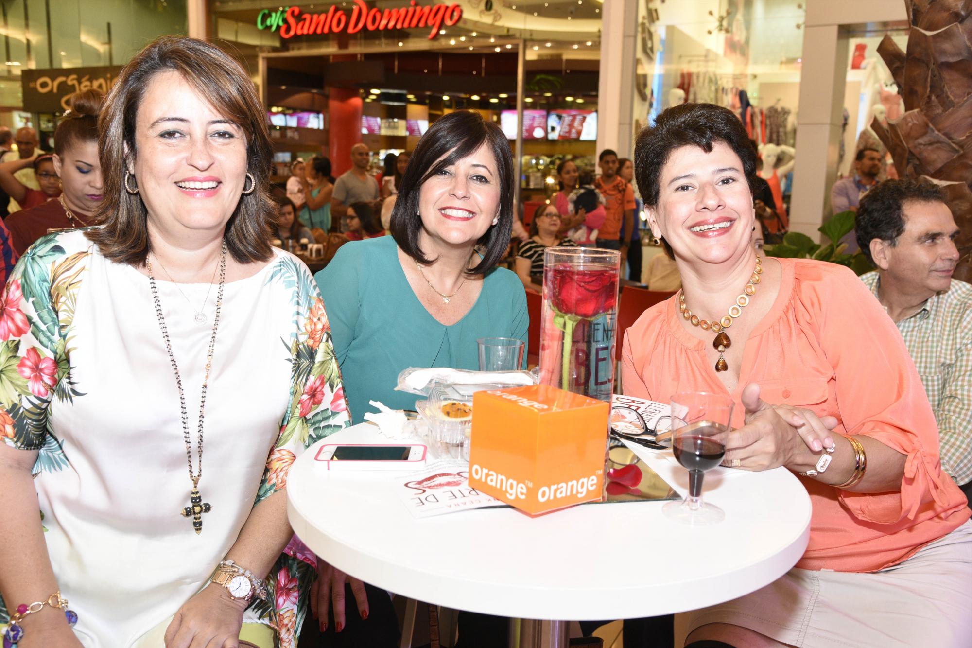 Sandra Codik, Ana Lucía Ortiz y Bertha Lora.