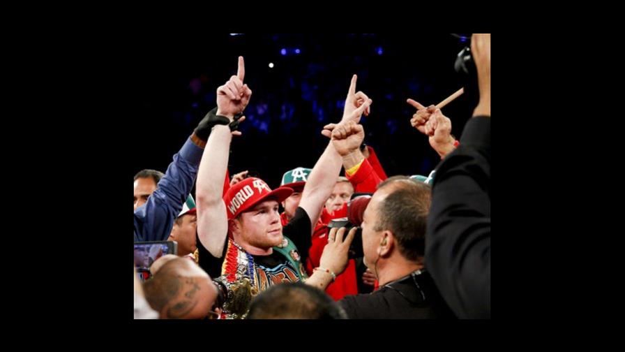Canelo Álvarez prolonga la pelea con GGG al renunciar a título