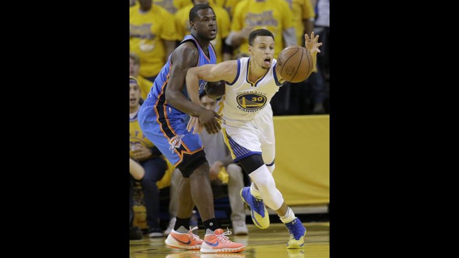 Curry y Warriors destrozan a Thunder y empatan la serie a 1-1