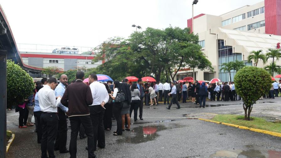 Empleados bancarios abandonaron oficinas tras temblor de tierra