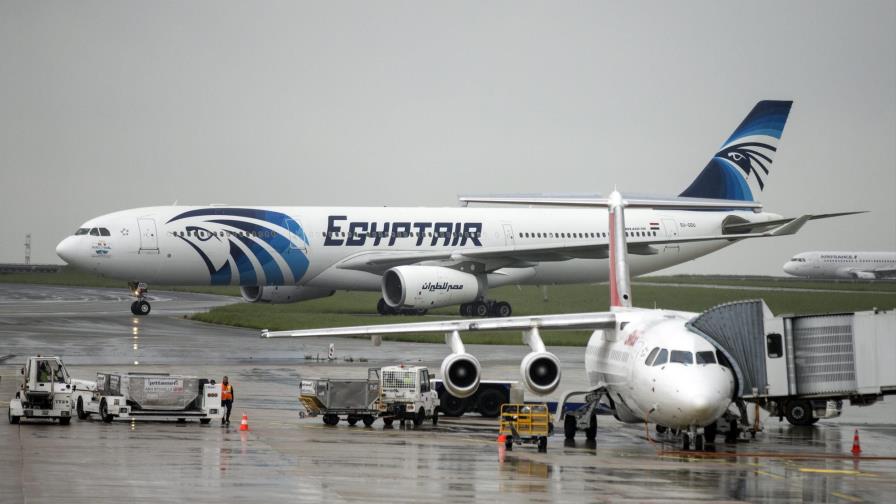 La pérdida de contacto total con el avión siniestrado extraña a los expertos