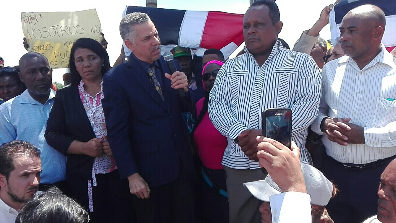 El candidato a alcalde, Manuel Jiménez, acudió este jueves por cuarta vez a la Junta Municipal Electoral de Santo Domingo Este. 