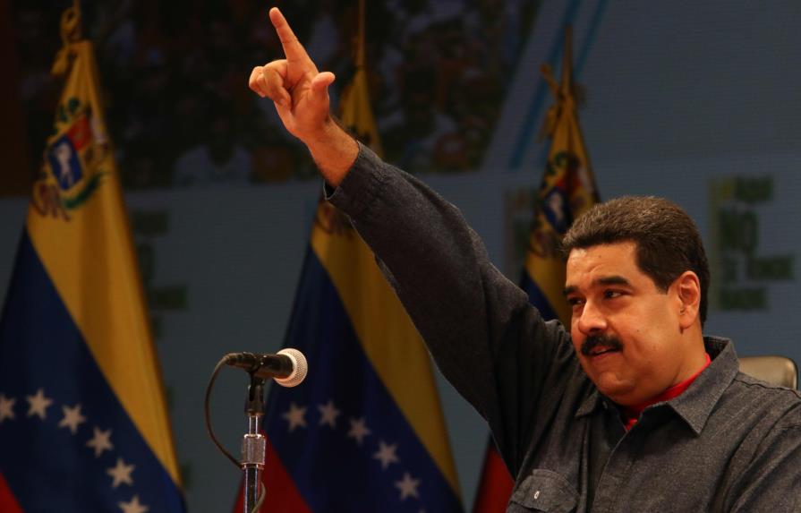 Maduro dice que sí está “loco como una cabra” pero “de amor por Venezuela”
