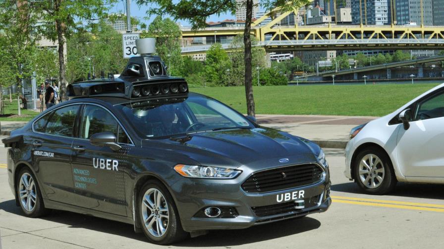 Uber prueba coches autónomos en calles de Pittsburgh